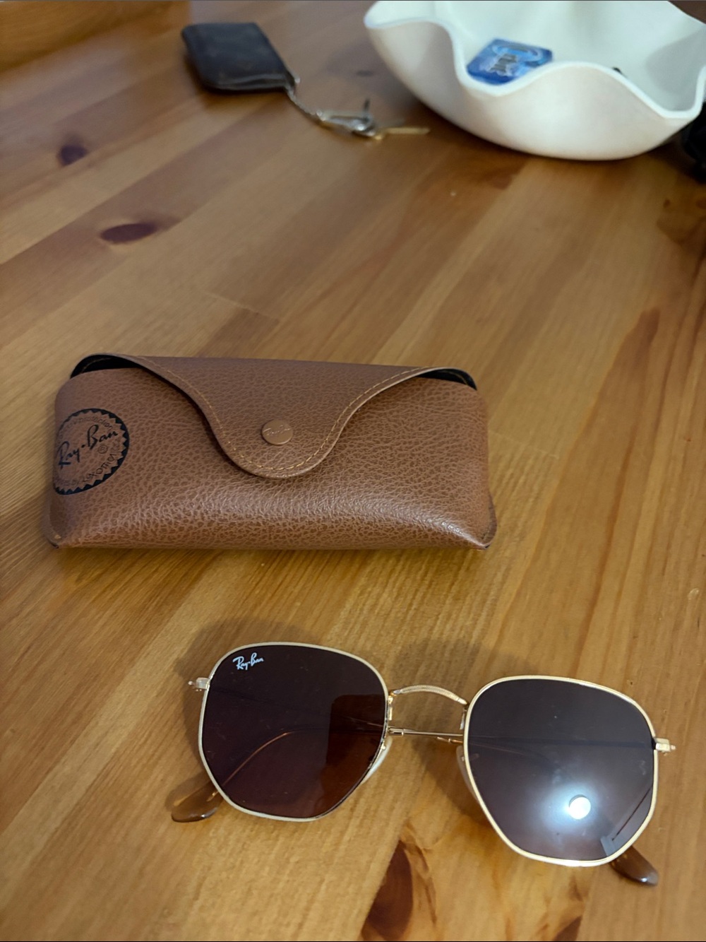 Ray-Ban Women's Gold Frame Brown Lens Sunglasses with Brown Case